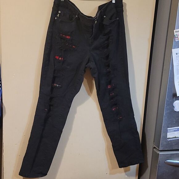Adorable Torrid Distressed jeans size 20 - Picture 1 of 7